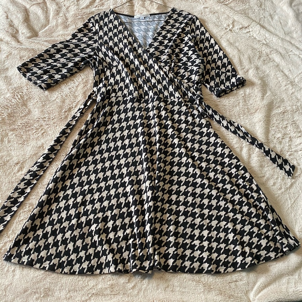 Tan and Black Houndstooth Dress 👗
